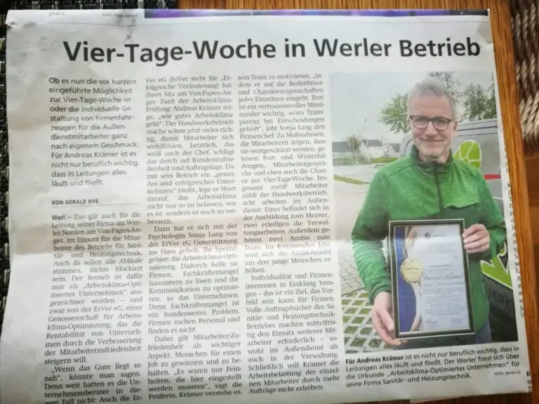 Zeitungsartikel über die Vier-Tage-Woche bei Andreas Krämer Sanitär und Heizung in Werl, begleitet von der ErVer Unternehmensberatung